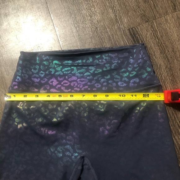 Synergy Activewear Iridescent Leopard Print Biker Shorts - Picture 2 of 8